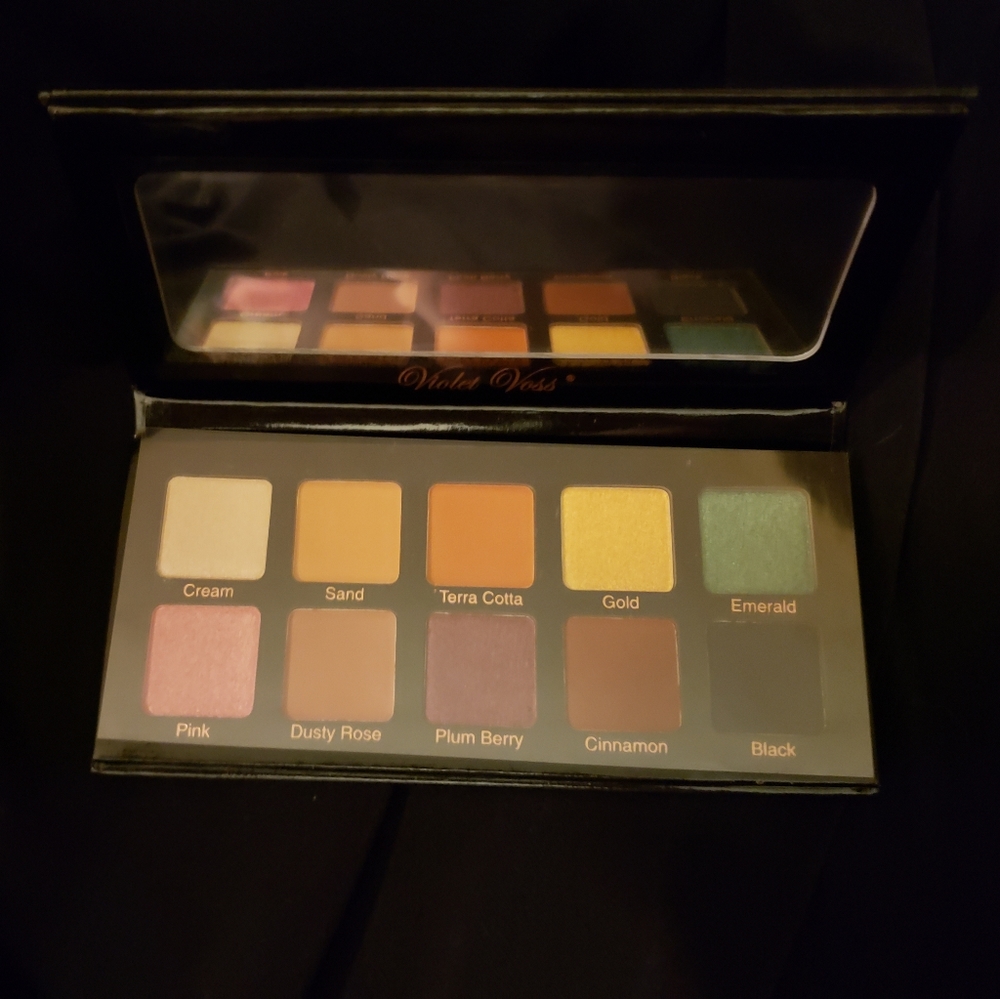 Essentials Pro Series Eyeshadow Palette